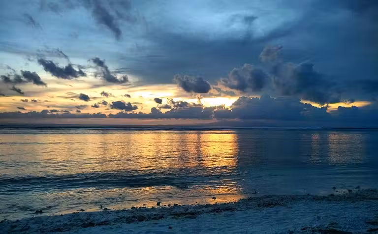 Atardecer desde las islas Gili