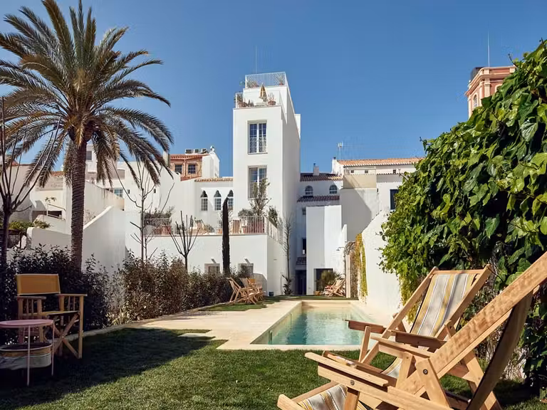 Piscina del hotel Cristine Bedfor