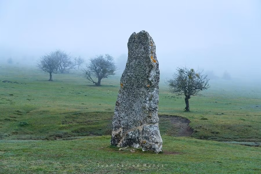 Ruta de los menhires de la Sierra de Entzia