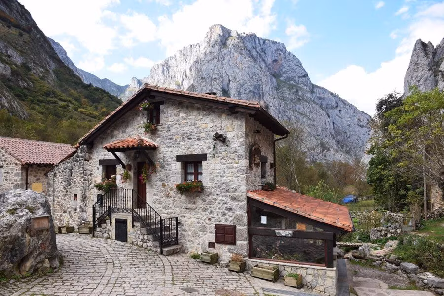 bulnes pueblo mas bonito espana