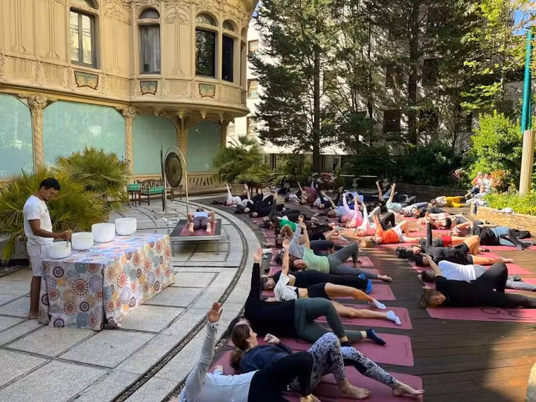 Yoga por Refugio, una actividad solidaria en Madrid para quienes buscan empezar de nuevo