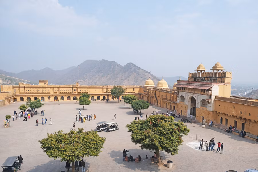 Patio del Fuerte Amber.