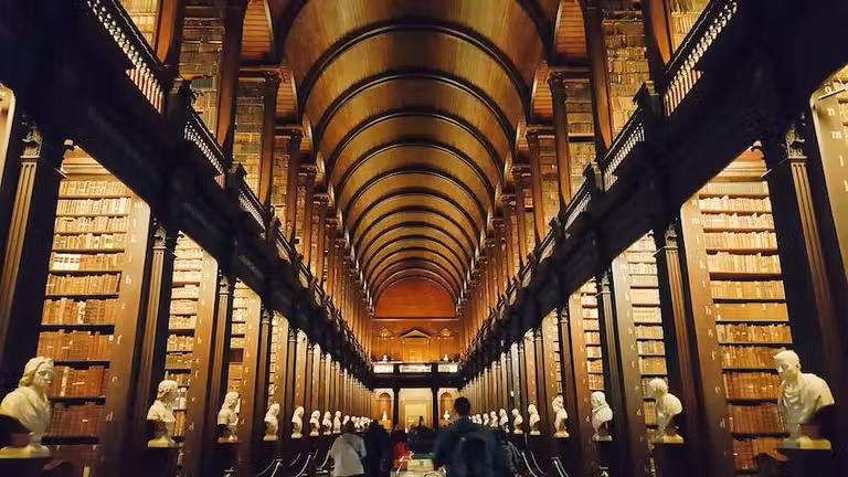 Por qué deberías ver cuanto antes el Libro de Kells en el Trinity College de Dublín