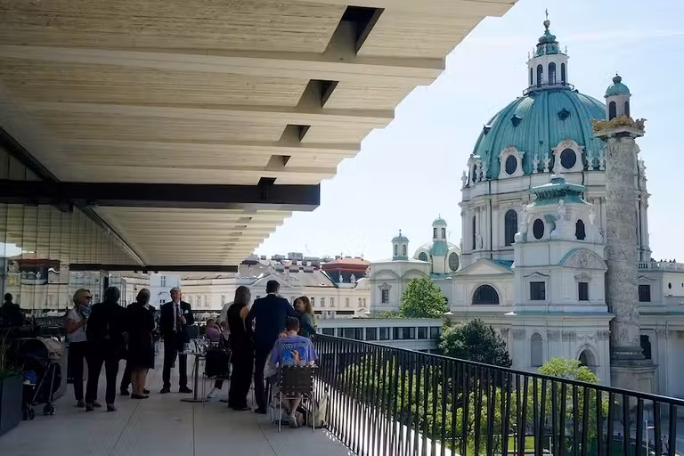 Vistas desde la cafetería de la última planta del Museo de Viena en la Karlsplatz.