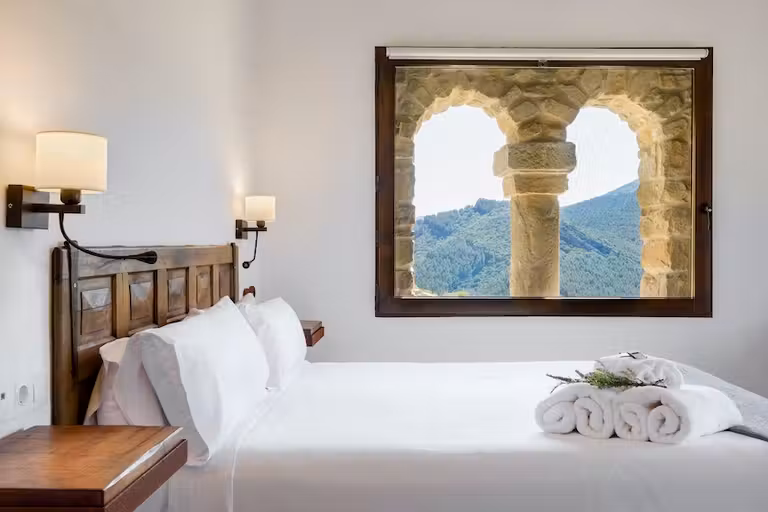 Habitación Almadieros, en el hotel rural de Gallipienzo.