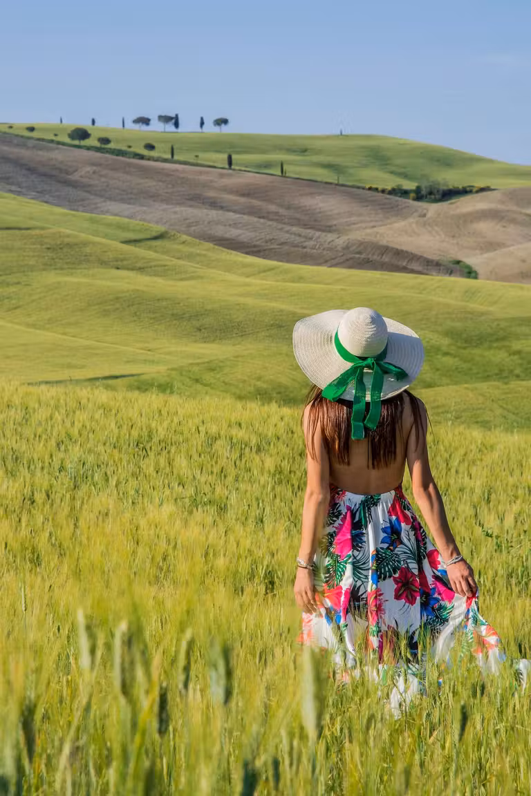 Mujer en Crete Senesi en Toscana