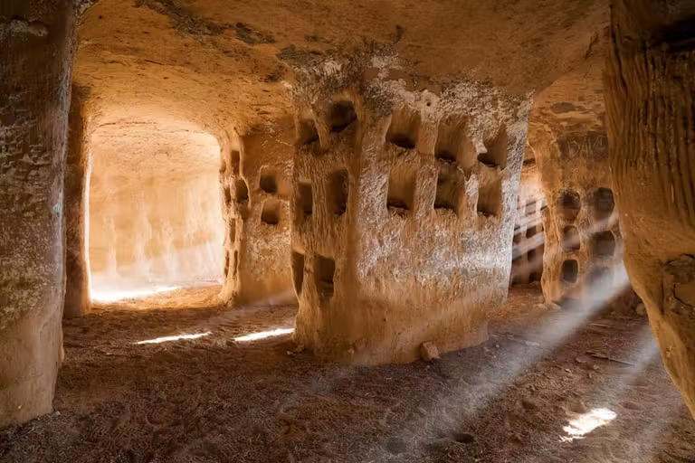 cueva cien pilares excursion de un dia  la rioja