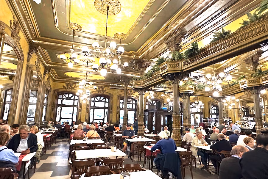 Café Iruña.