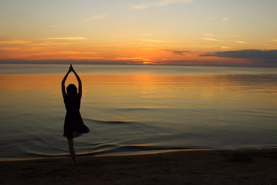 yoga en la playa Conil