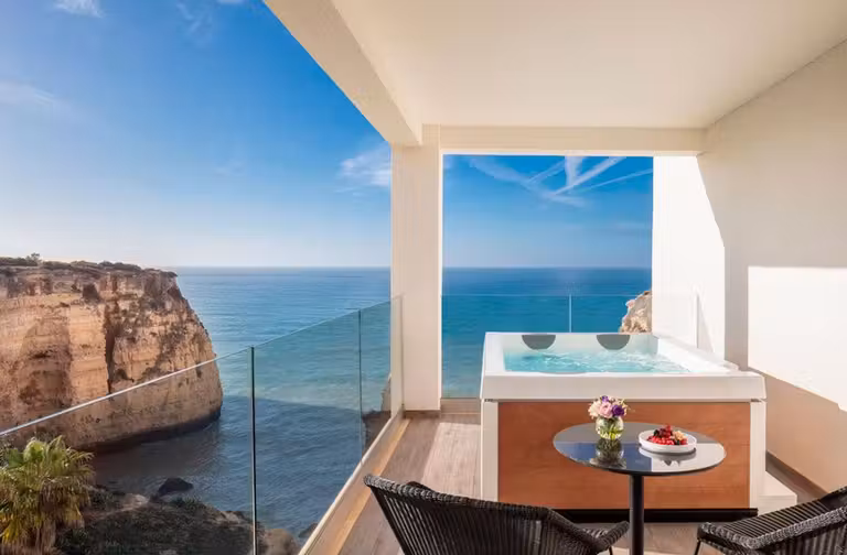 Junior Suite Premium con vistas al mar.