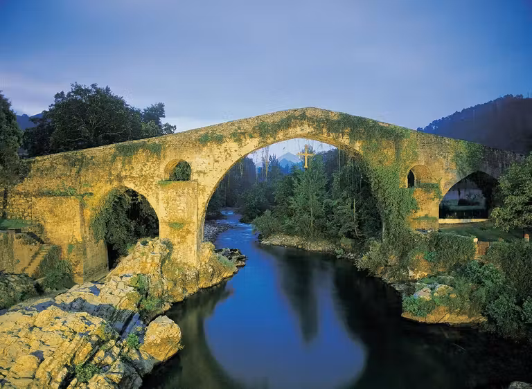 puente romano cangas de onis asturias