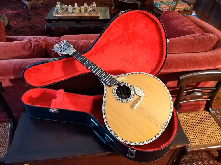 Guitarra de la  casa museo amalia rodrigues