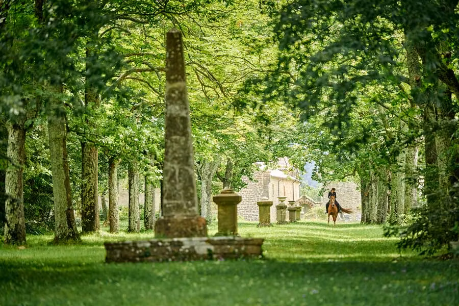 paseo a caballo en el Château de Sibra