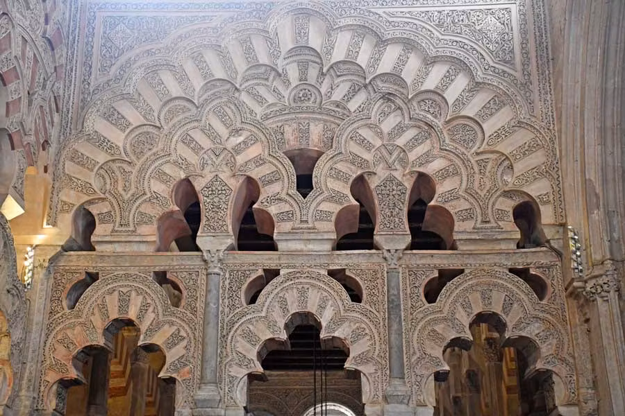Arcos de la mezquita de Córdoba de la ampliación de Alhakén II