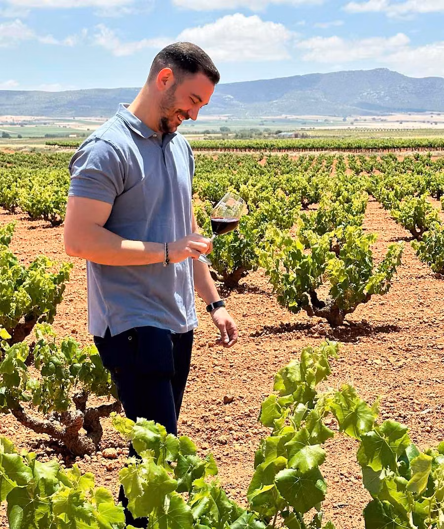 Carlos Arnedo, enólogo de la Cooperativa Santa Cruz de Alpera.
