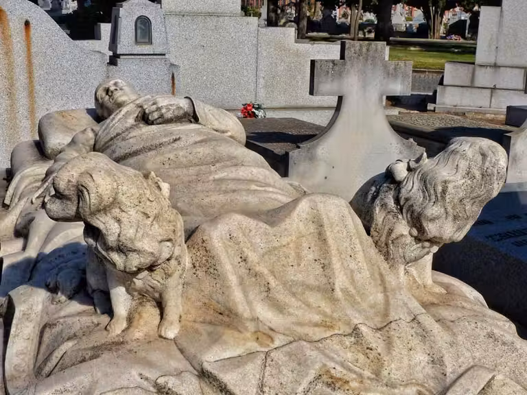 tumbas cementerio almudena