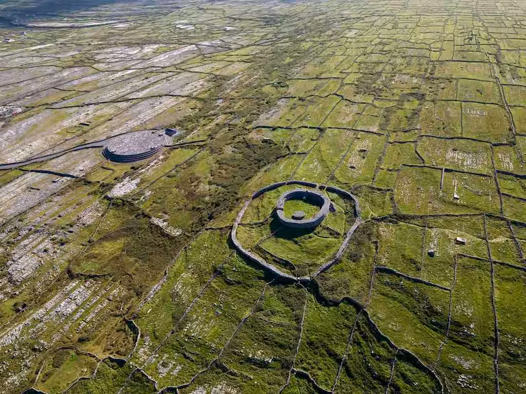 Dún Eochla, en Inishmore, en las islas de Aran. Escenario de la película Almas en pena de Inisherin