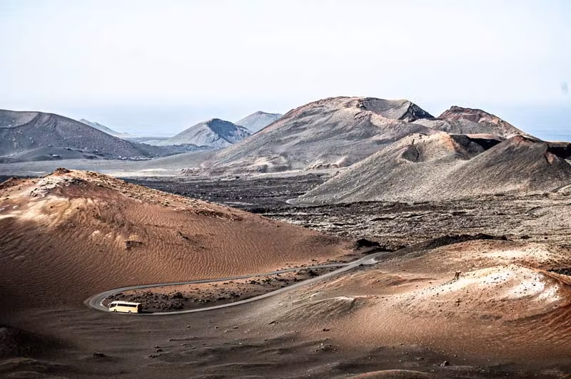 autobus en el Parque Nacional de Timanfaya.