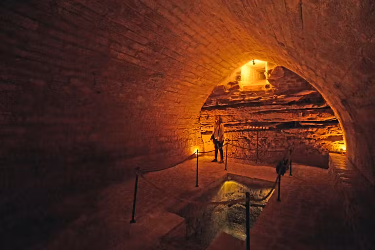 Interior de la Sinagoga del Agua, un sitio que tienes que ver en Úbeda.