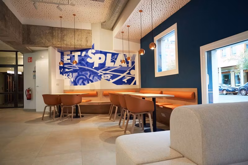 Zona de reunión junto a la recepción del hotel.