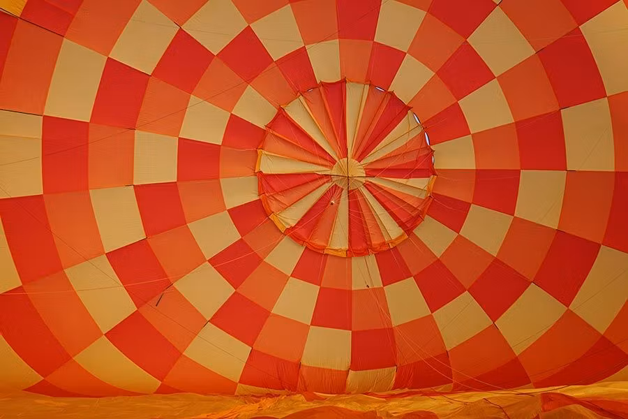 Interior del globo cuando se está llenando.