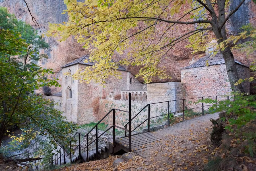 Monasterio de San Juan de la Peña en la Jacetania
