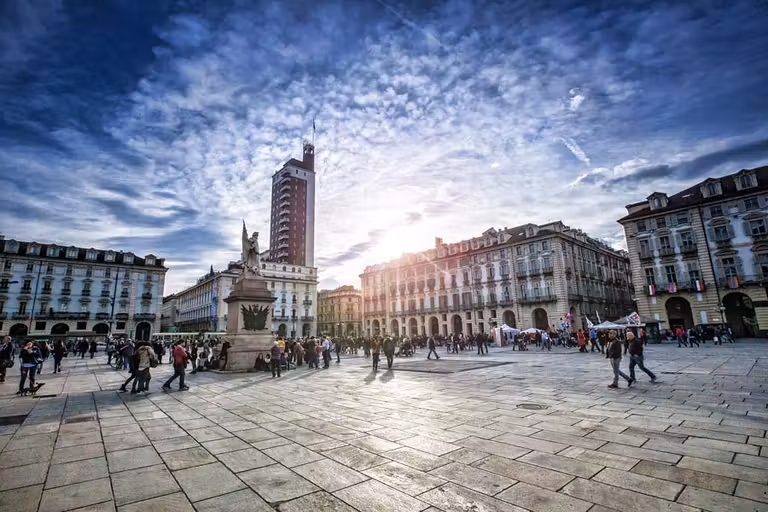 Una de las (muchas) perspectivas de la Piazza Castello, un lugar esencial si viajas a Turín con amigas