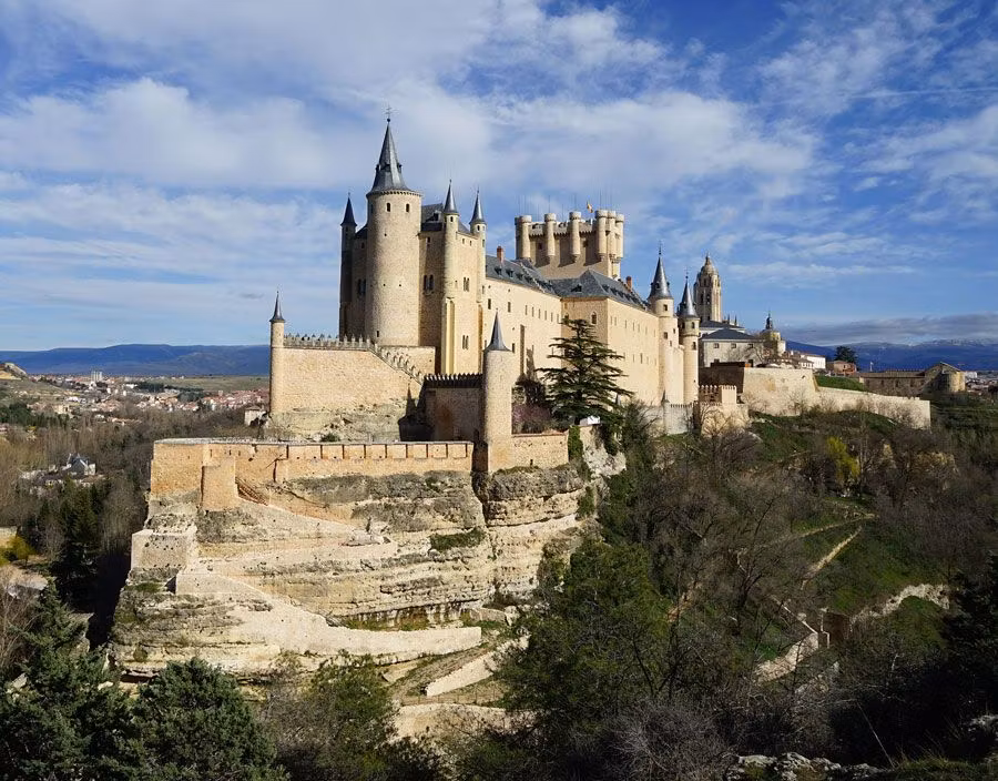 alcazar de segovia uno de los lugares imprescindibles que ver en Segovia