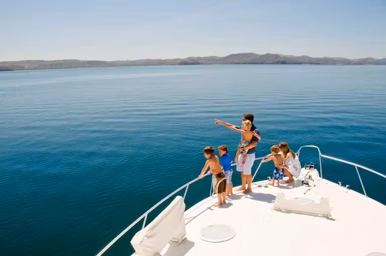 yate frente a las costas de Papagayo en Guanacaste