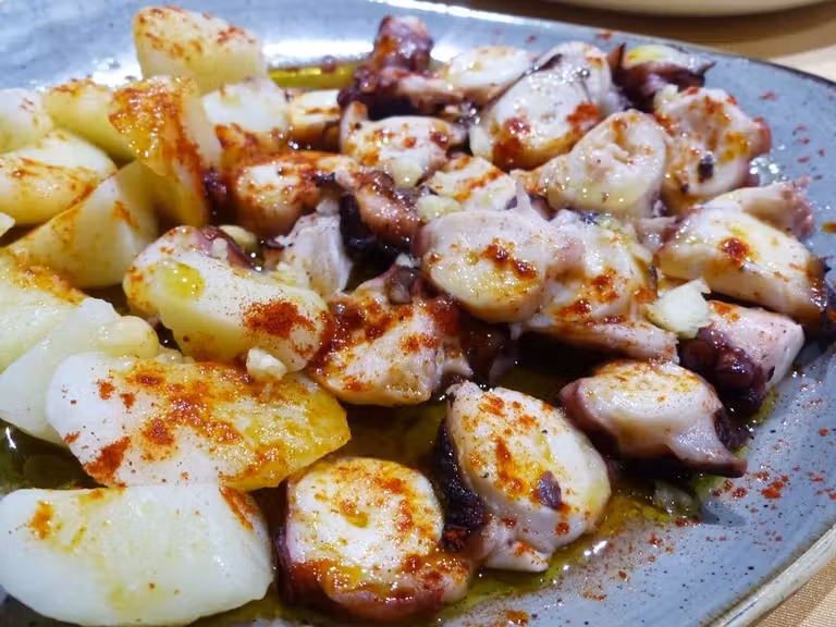 Ración de pulpo sanabrés del Mesón Abelardo.