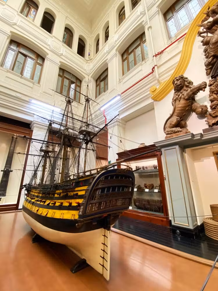 barcos a escala en museo naval