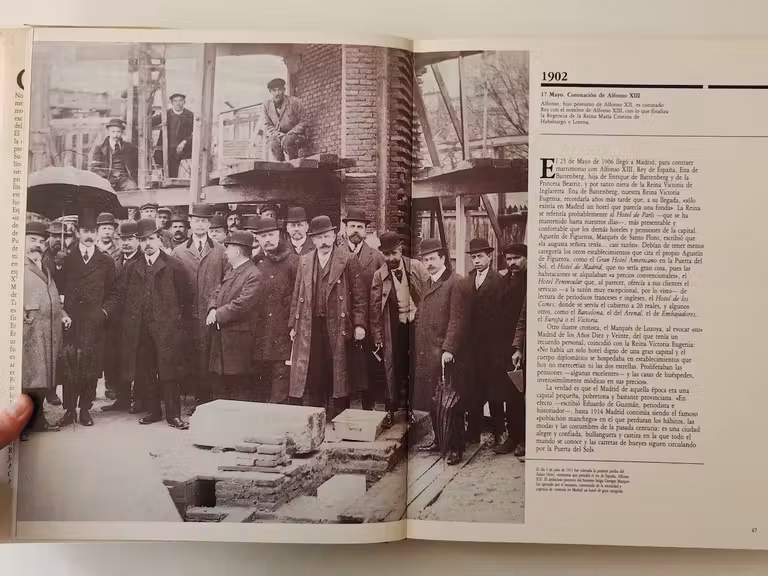 Noticia sobre el inicio de la construcción del hotel Palace en 1912.