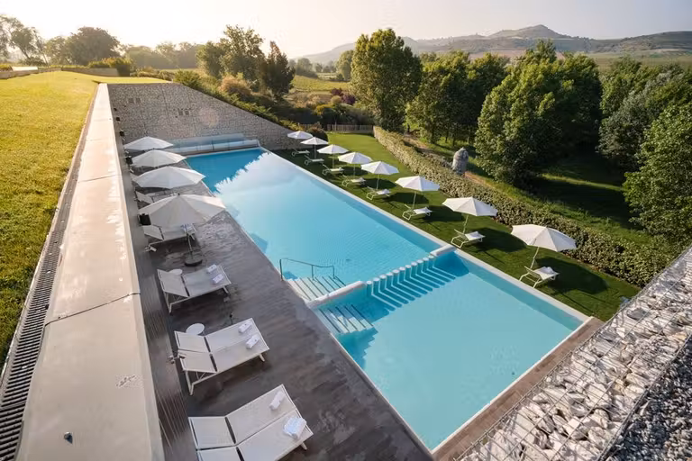 infinity pool monasterio valbuena