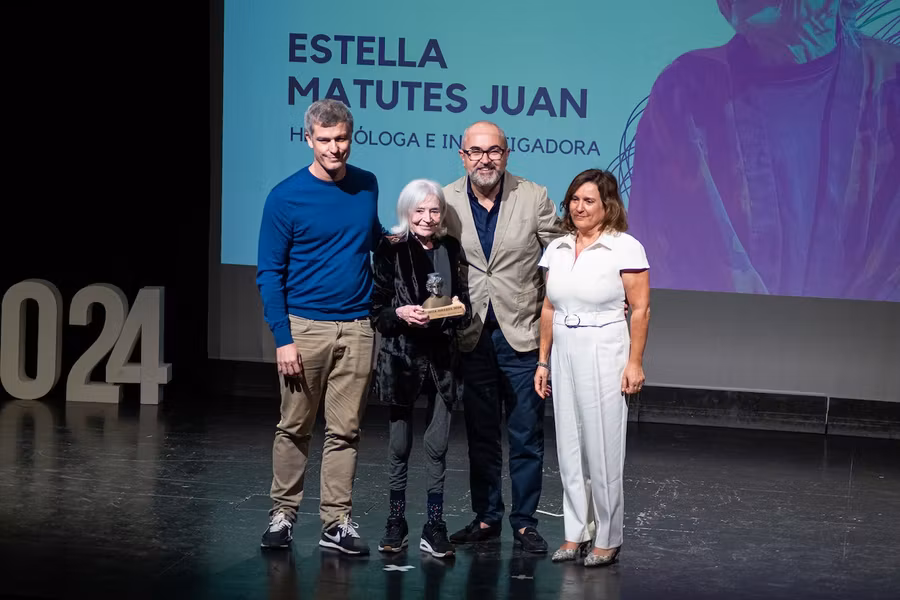 Estela Matutes, premiada como Tanit Pionera.