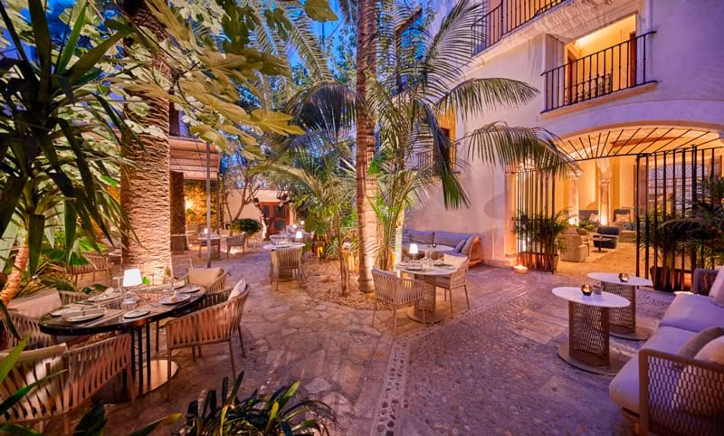 jardin de restaurante The Merchants en Palma de Mallorca