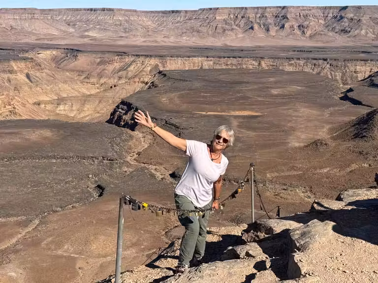 sania Jelic en el desierto de Namibia