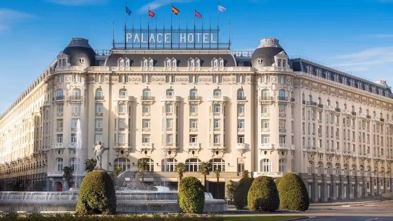 hotel palacio en paisaje de la luz de la unesco