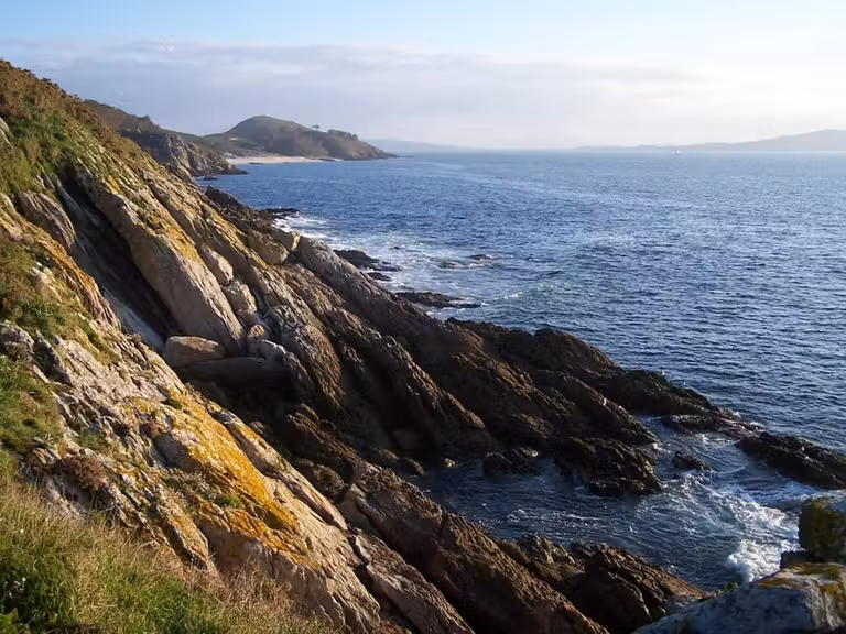 Acantilados de la isla de Ons.