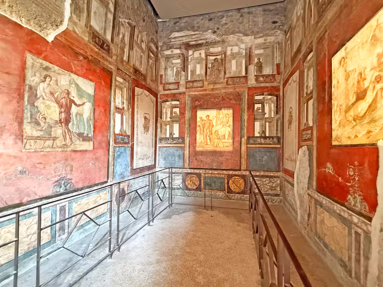 Frescos en la Casa de los Vettii en Pompeya