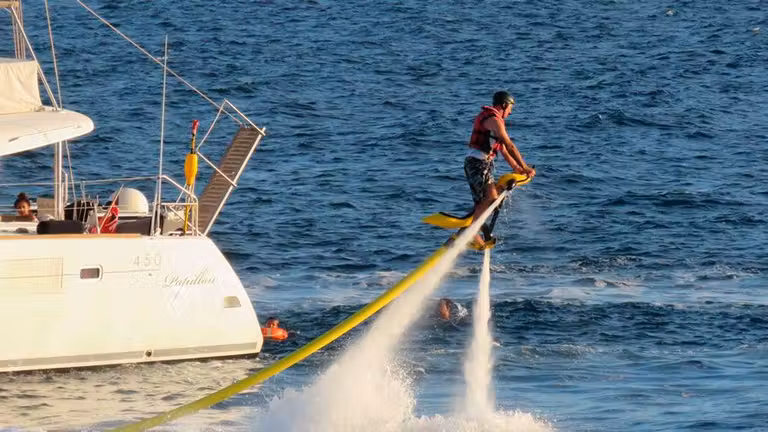 ‘jetovator’ en el mar de Tenerife