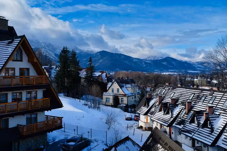 Zakopane, un lugar sorprendente en Polonia con su arquitectura de madera y sus estaciones de esquí