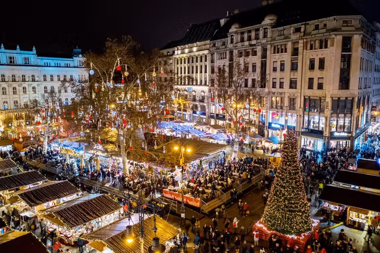 mercadillo budapest plaza vorosmarty