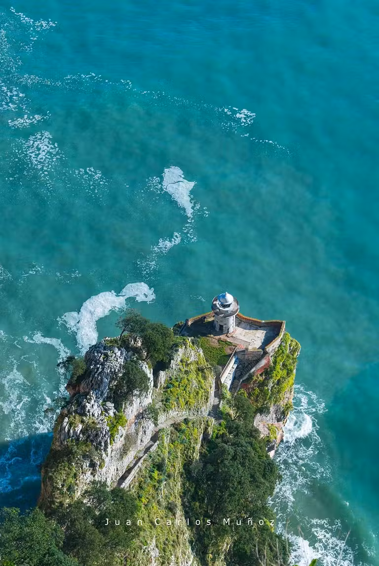Faro del Caballo visto desde arriba.