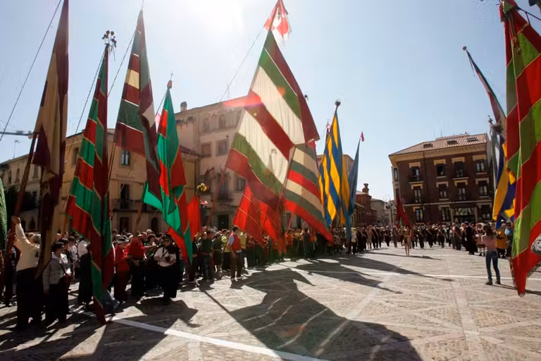 colorido y diversion en la fiesta de las cabezadas