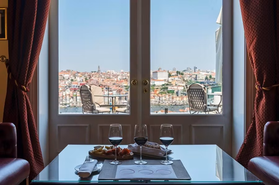 Cata de vinos con aperitivo en The Yeatman