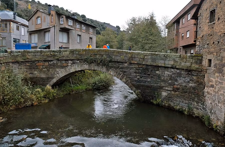 puente romano, torre del bierzo, pueblos de leon