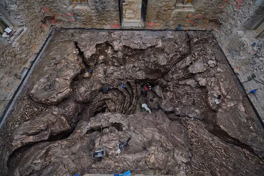 Hondalea obra de cristina iglesias en donostia