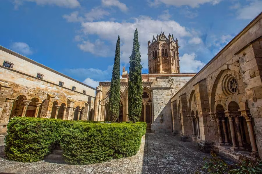 monasterio en la ruta del císter