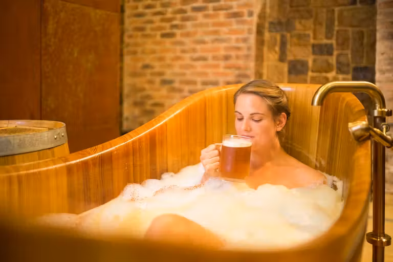 Después de Esquiar en Chequia un baño de cerveza en un spa