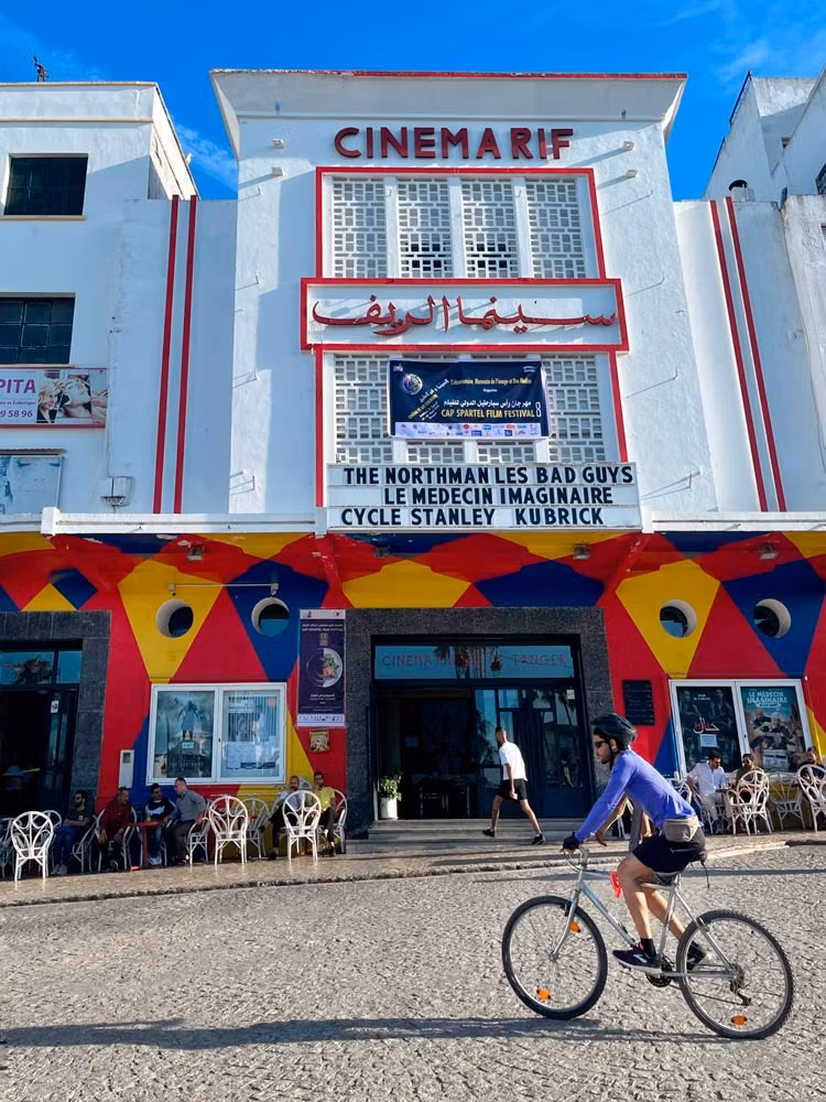 Fachada del Cinema Rif en la Plaza del 9 de Abril.
